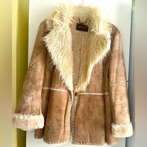 Vintage guess Women’s fur lined leather jacket with pockets